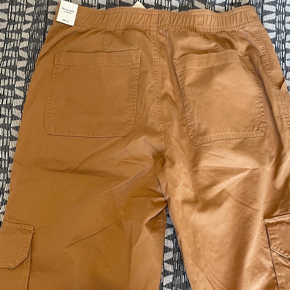 Abercrombie Brown Cargo Pants NWT - Picture 4 of 10